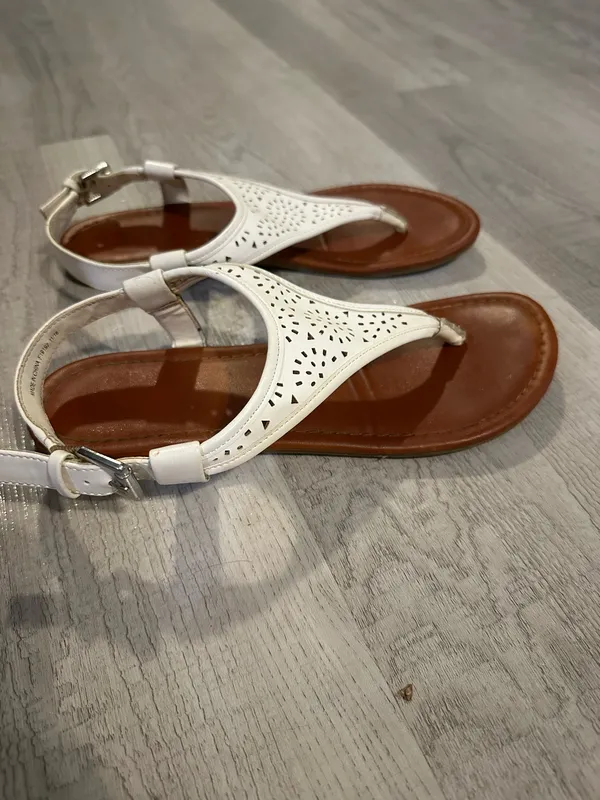 White Sandals Size 7 - Image 2