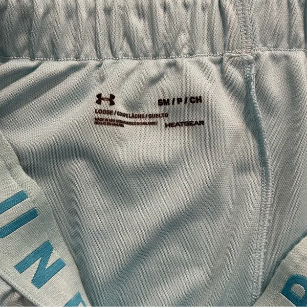 Under Armour Heatgear Loose Fit Shorts - Image 4