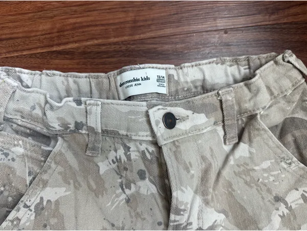 Abercrombie & Fitch camo cargo pants Size 14 years for a size 24 in women’s Adjustable waisted For someone 5’3 and shorter #cargo #camouflage - Image 3
