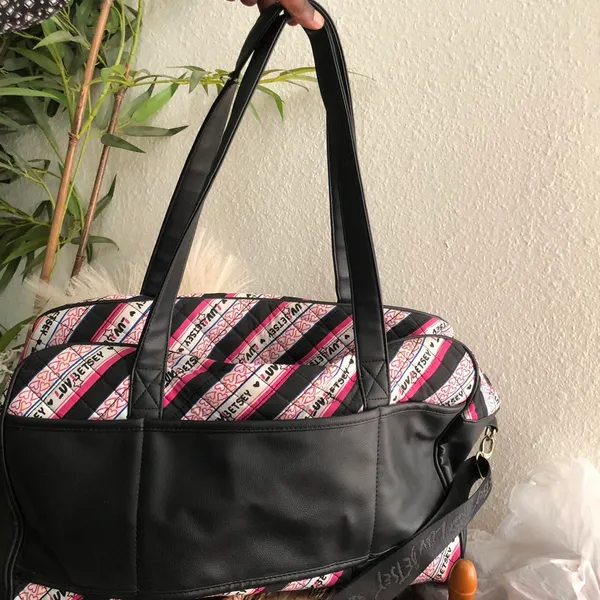 Betsey Johnson Pink white black Luv weekender duffel travel suitcase hand bag purse tote - Image 3