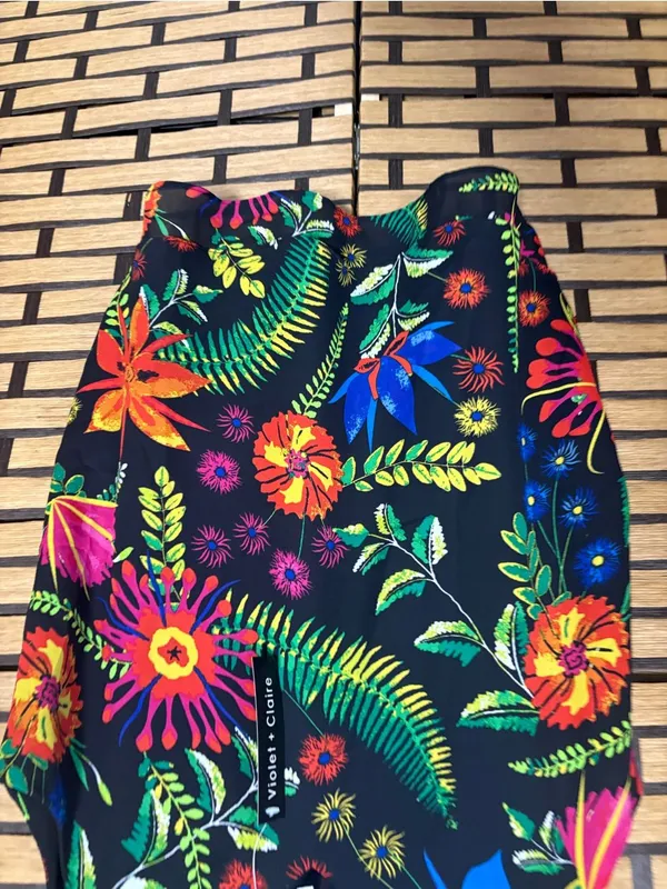 Violet + Claire black floral tank top size medium - Image 3