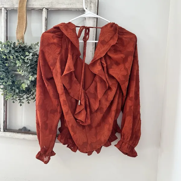 Anthropologie Textured Floral Blouse size‎ medium color-Crimson Tie Back Ruffle - Image 8