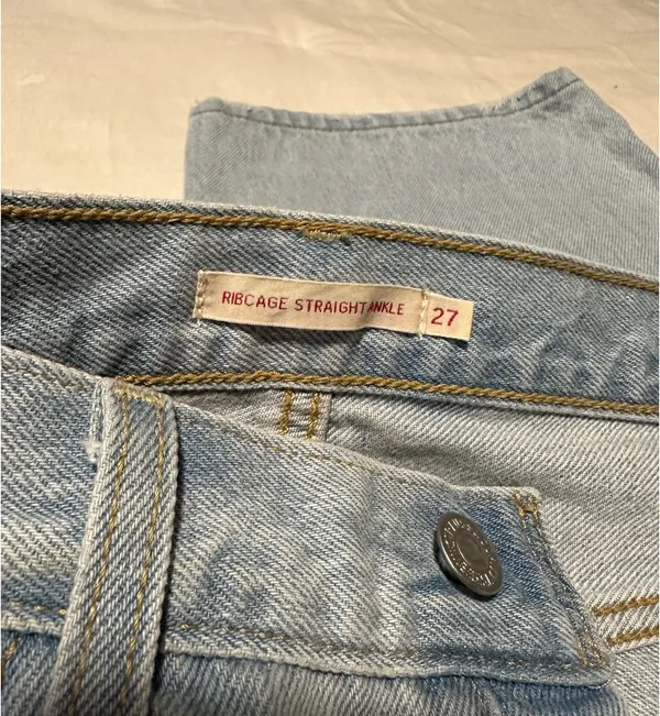 Levi’s Jeans Light Wash Ribcage Ankle Straight - Image 6