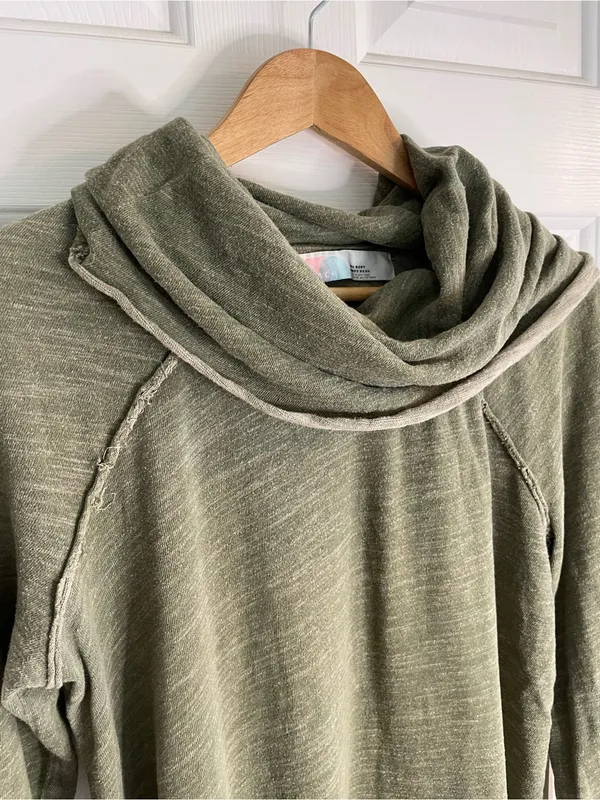 Free People Beach Heather Green Draped Cowl Neck Lightweight Pullover Size S/M - Image 5