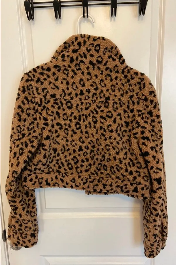 Revolve Cheetah Cropped Jacket Size M - Image 6