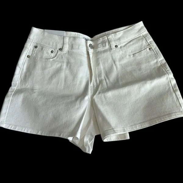 Juicy Couture White Denim Jean shorts, Size 10, 4” inseam, NWT - Image 2