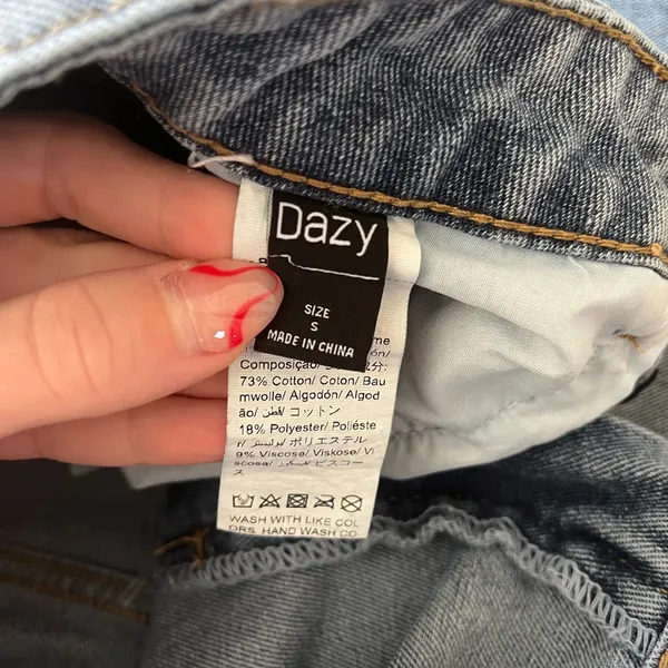 SheIn Dazy Raw Hem Denim Jorts - Image 4
