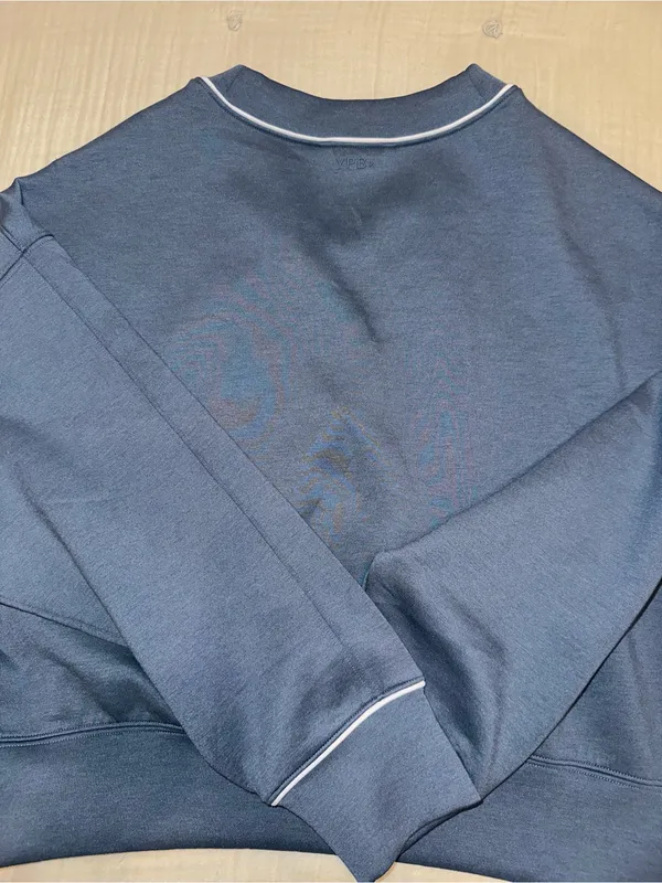 Abercrombie & Fitch Women’s YPB neoKNIT V-Neck size S - Image 3