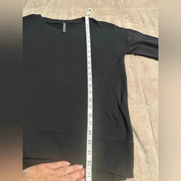 Athleta Black Long Sleeve Top Womens Size XS Lightweight Sweater Shirt Crewneck - Image 4