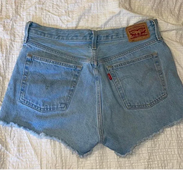 Levi’s 501 shorts size 30 - Image 2