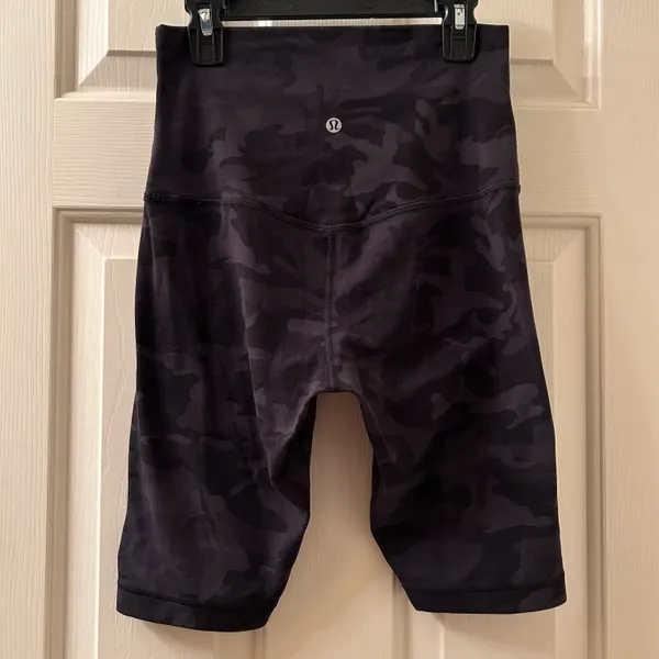 Lululemon Align Super High Rise 10” Short Size 6 Incognito Camo Multi Grey - Image 2