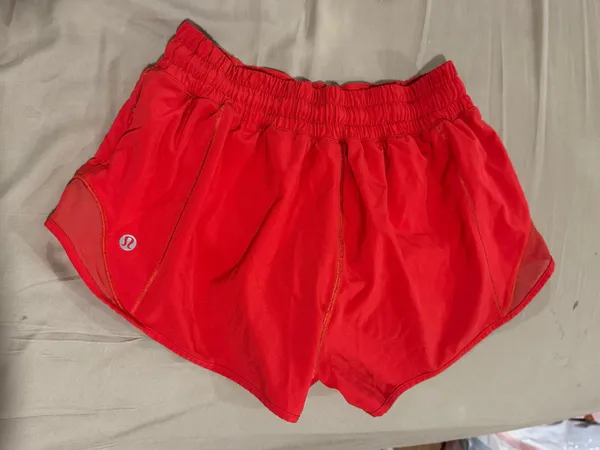 Lululemon Shorts Hotty Hot 2.5" - Image 2