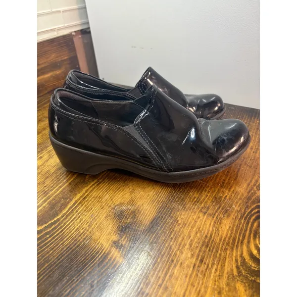 Clarks Black Patent Shoes‎ Size 7.5 - Image 2