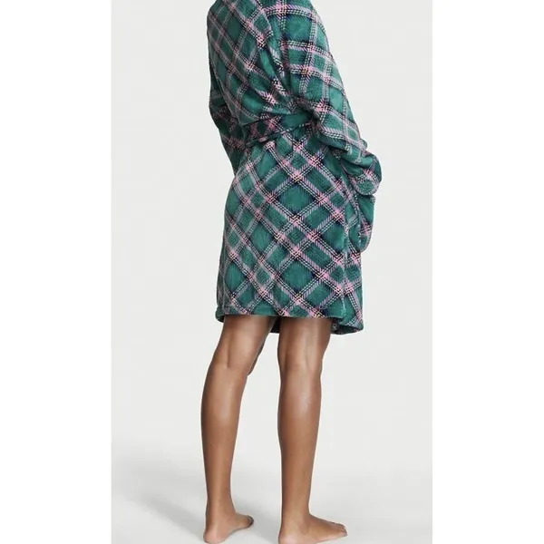 Victoria's Secret Cozy Short Plush Bath Robe Green Pink Plaid Medium/Large - Image 4