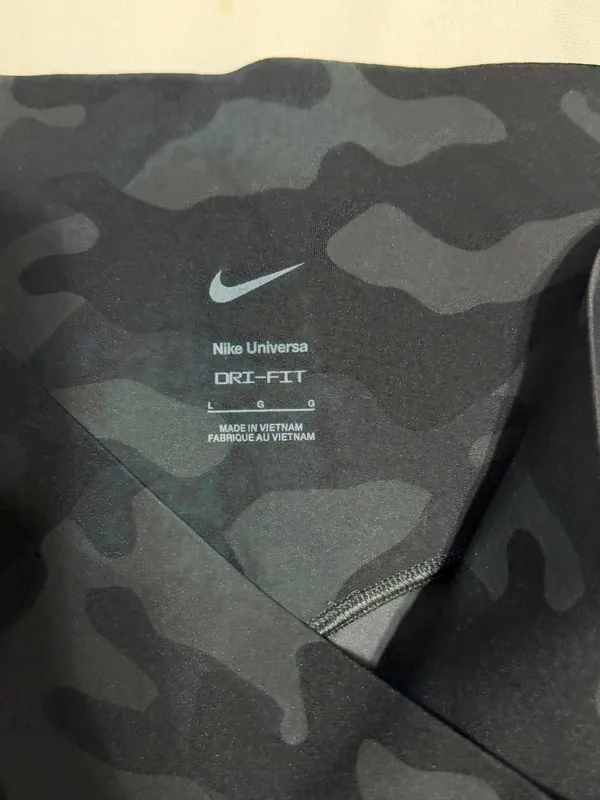 Nike Universa Camo Biker Shorts Large - Image 4