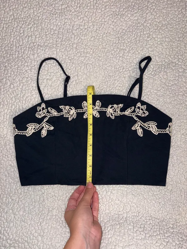 Lulu’s Embroidered Navy Crop Tank - Image 9