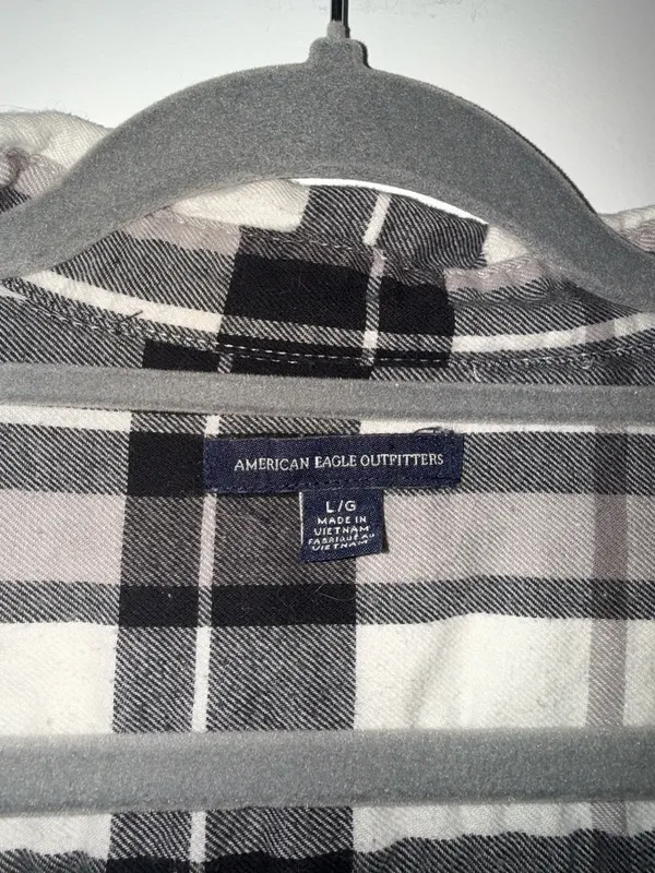 American Eagle Black and white flannel - Image 3