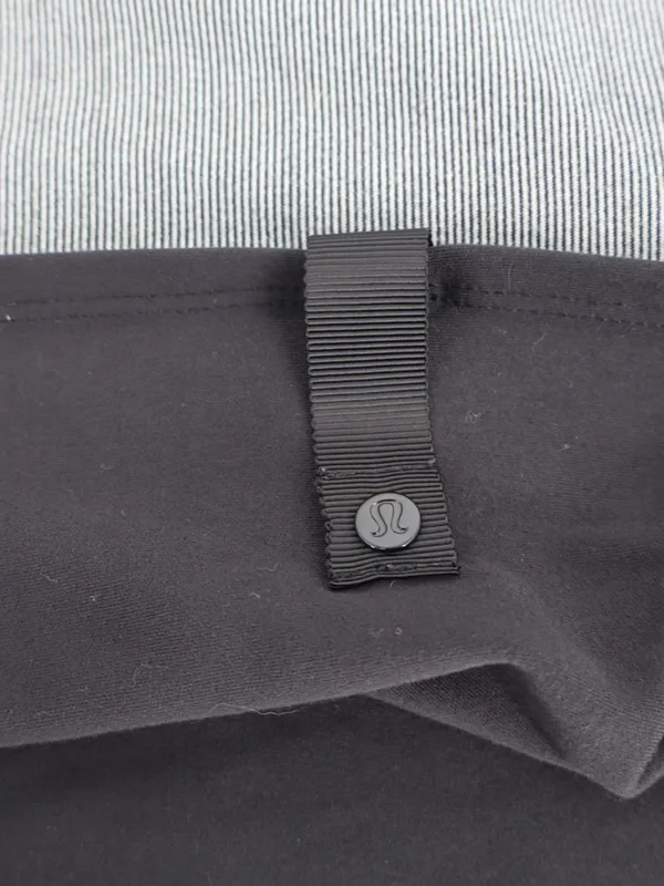 lululemon Vinyasa Scarf Wrap Black Gray Striped Snap Infinity Athleisure OS - Image 6