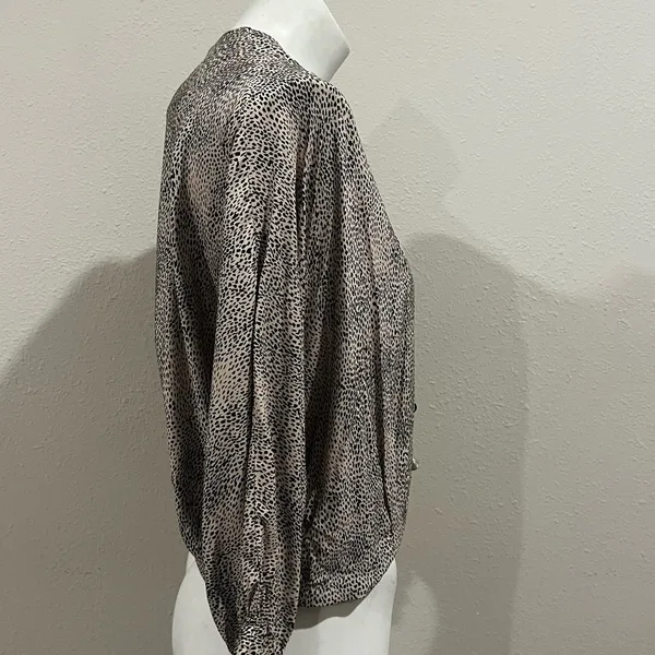 Zara animal print v neck blouse - Image 6