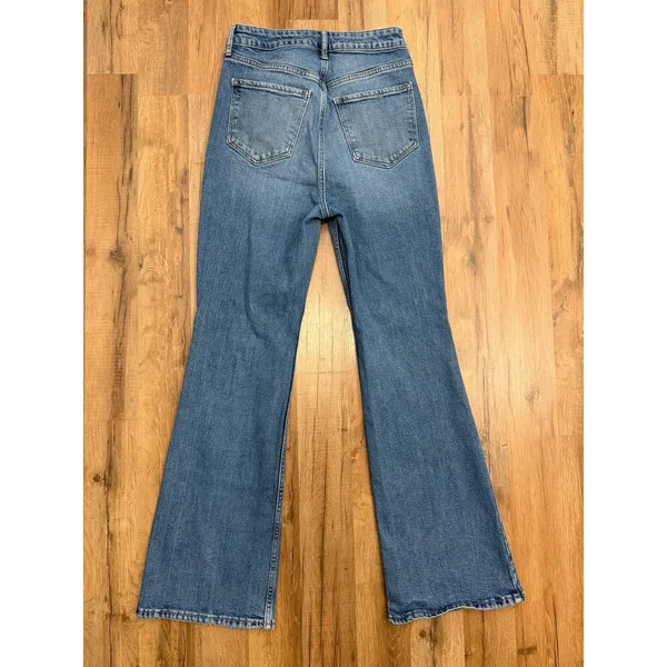 Old Navy Higher High-Rise Flare Jeans Women's 6 Medium Wash Stretch Denim - Image 4