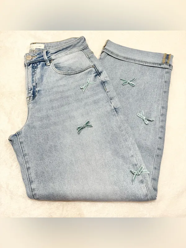Risen Cassidy High-Rise Barrel Leg Bow Detail Cropped Blue Jeans Size 5/27 - Image 4
