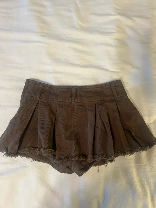 Edikted Brown Pleated Mini Skirt - Image 3