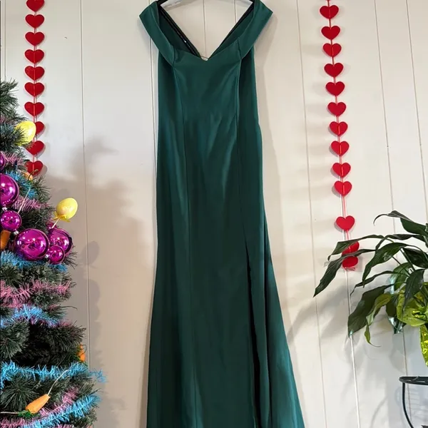 Elegant Green Evening Gown Size undefined - Image 5