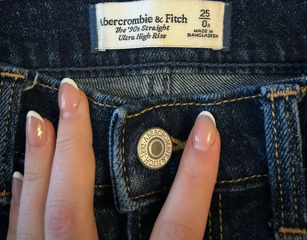 Abercrombie & Fitch - Image 6
