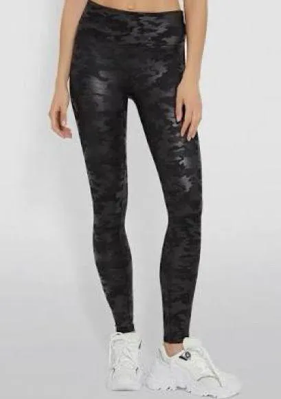 SPANX Faux Leather Glossy Camo Matte Black shaping slimming Leggings Sz L - Image 6
