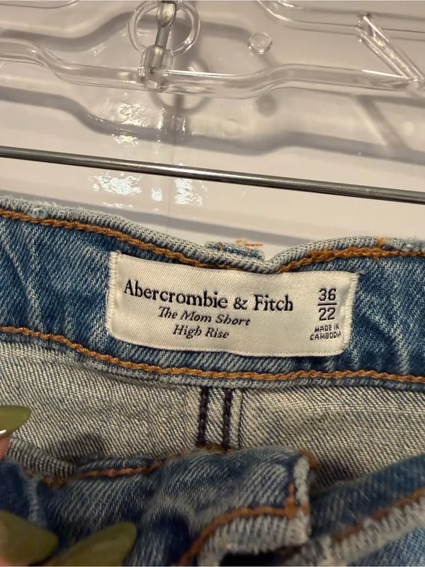 The Mom Short High Rise Denim Shorts - Light Blue Abercrombie and Fitch NWT - Image 3