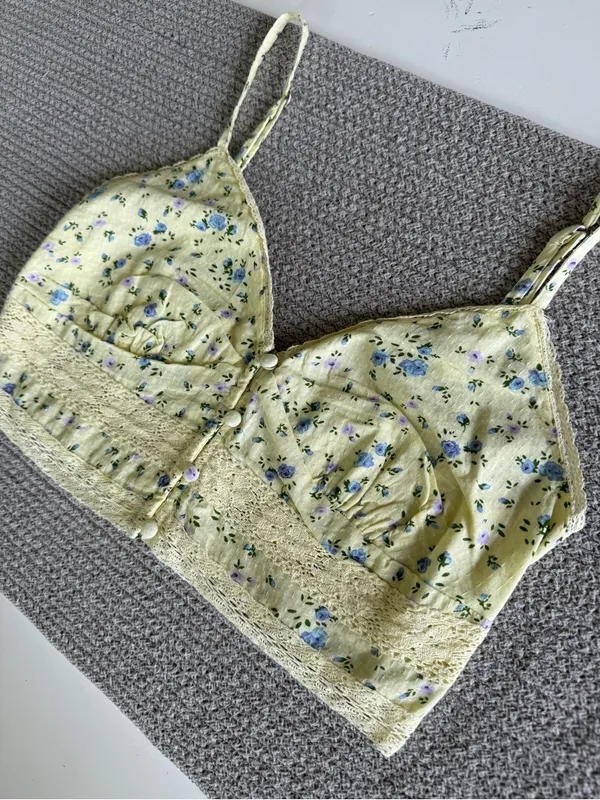 Aeropostale Yellow Blue Floral Smocked Cotton Cropped Cami Tank Top Sz Medium - Image 8