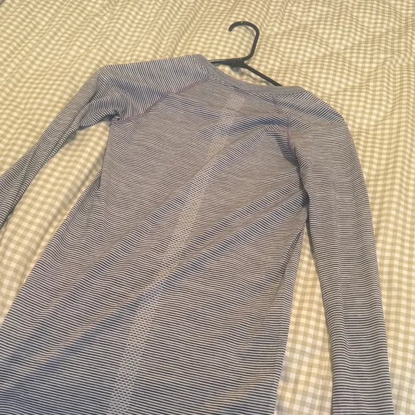 Lululemon Swiftly Tech Lkng sleeve shirt 2.0 - Image 5