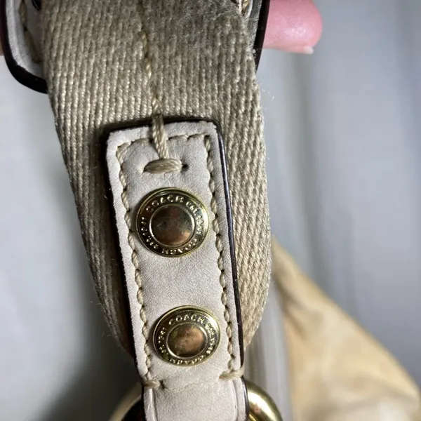 Coach Hampton F10699 signature Shoulder Bag - Image 8