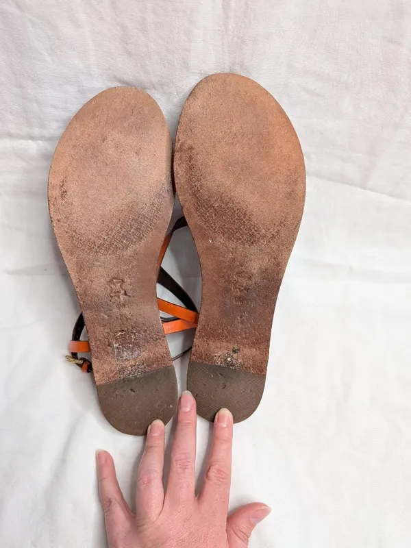 Tory Burch Padlock Orange T-strap Logo Sandals Size 9 - Image 9