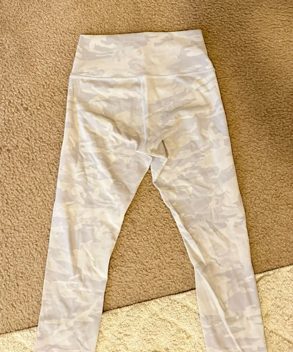 Lululemon Wonder Under High Rise Ribbed Fabric Crop *23 - Image 3
