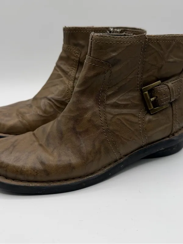 Clarks Bendables Olive Leather Ankle Boots Buckle Zip Womens 5M 68741 - Image 3