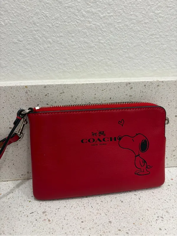 Coach Red Snoopy Leather Wristlet Peanuts Limited Edition Drop Womens Wallet EUC - Image 2