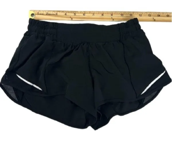 Lululemon Hotty Hot Short II *2.5" Black size 6 - Image 4