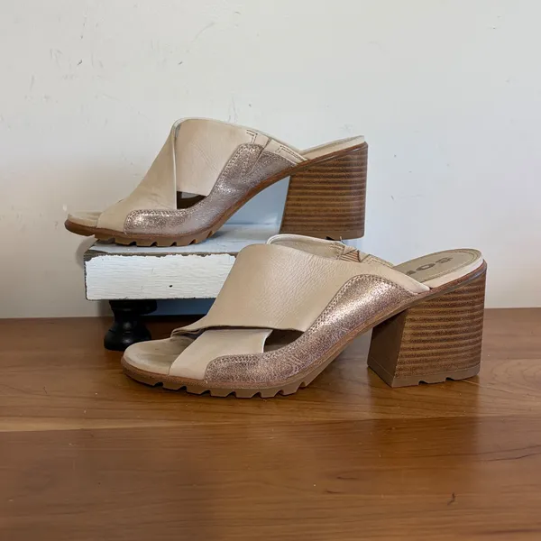 Sorel Joanie II Mule Tan Metallic Rose Gold Leather Block Heel Sandals NL3578 - Image 2