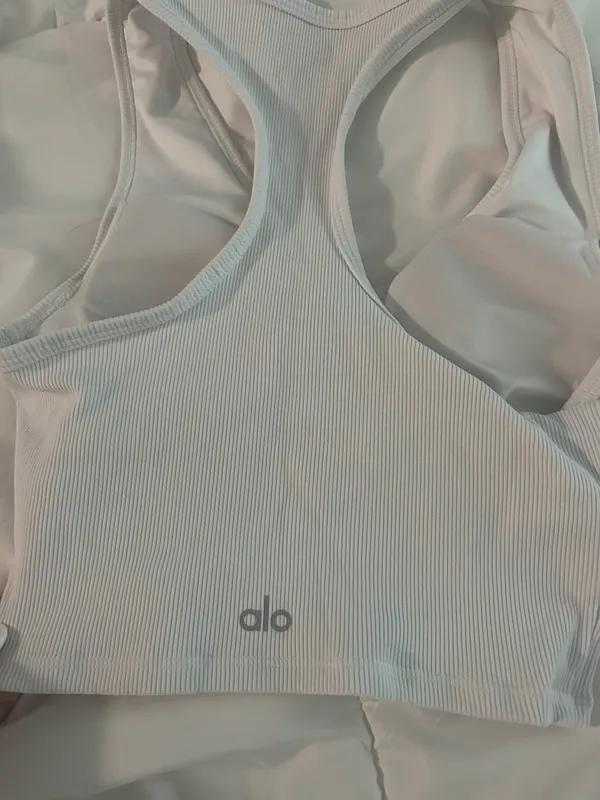 Alo Goddess Ribbed Top - Image 2