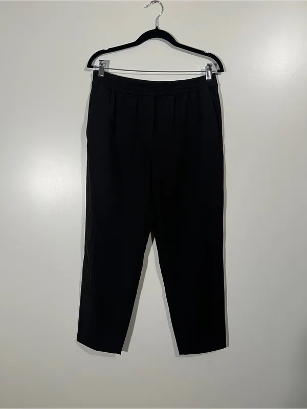 Lululemon Tapered-Leg Mid-Rise Pant 7/8 Length Luxstreme Size Medium Black - Image 3