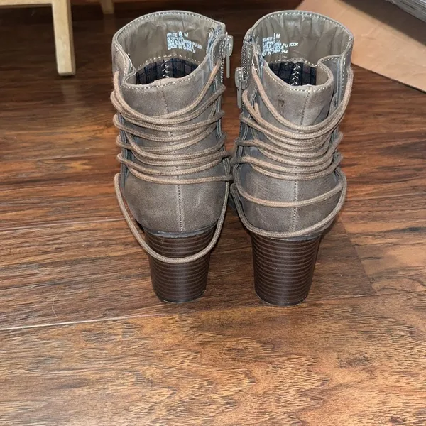 Women’s Madden Girl Deliite brown zip up ankle boots size 8 spring fall casual - Image 3
