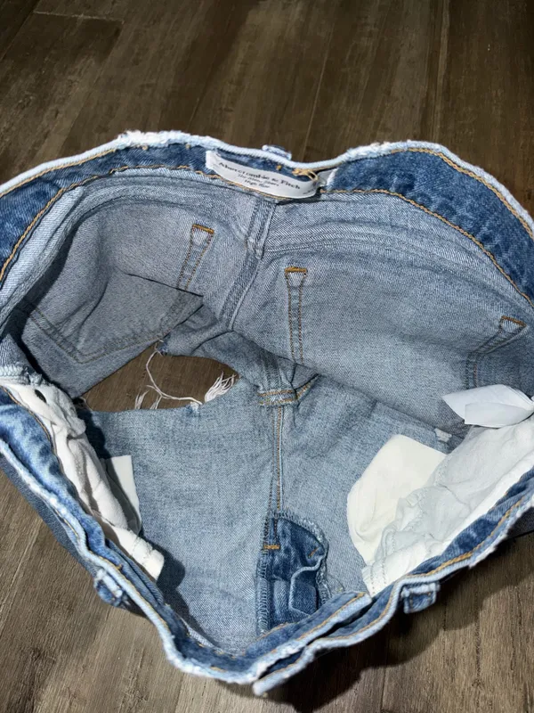 Abercrombie and Fitch denim, jean shorts high-rise the mom short - Image 4