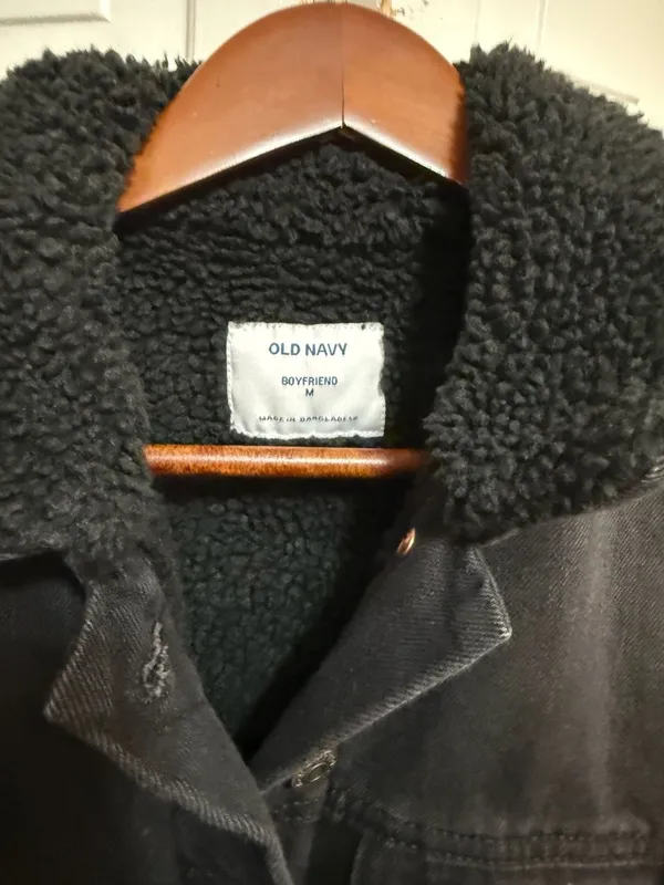 Old Navy Boyfriend Sherpa-Lined Denim Jacket Black Wash Medium - Image 3