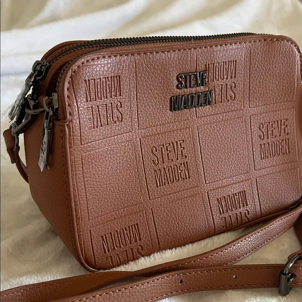 NWOT/ Never Used Steve Madden Tan Embossed Crossbody Bag - Image 3