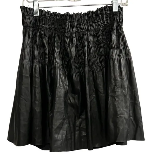 7 For All Mankind Women's‎ Black Faux Leather Mini Skirt Size M pleated Lined - Image 2
