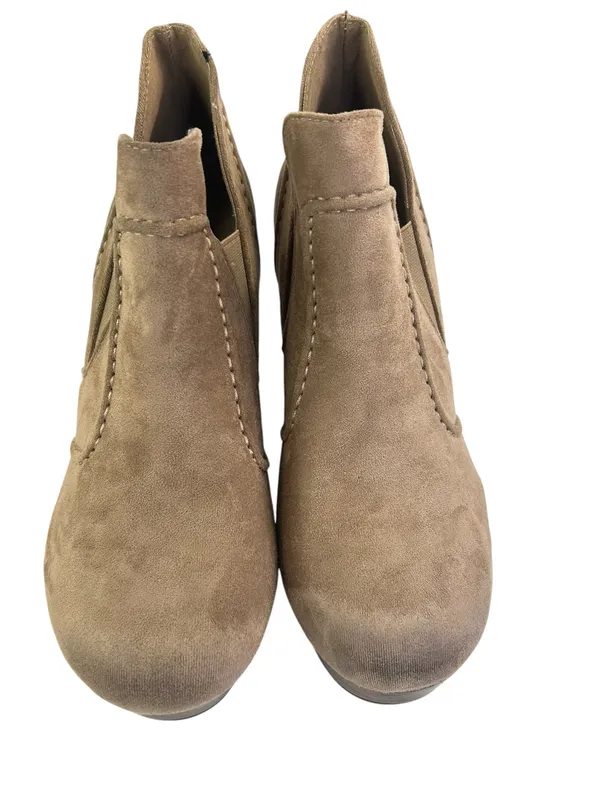 Pierre‎ Dumas Women's Pam Taupe Chunky Clog Bootie Size 9 Faux Suede 3.5” heel - Image 3