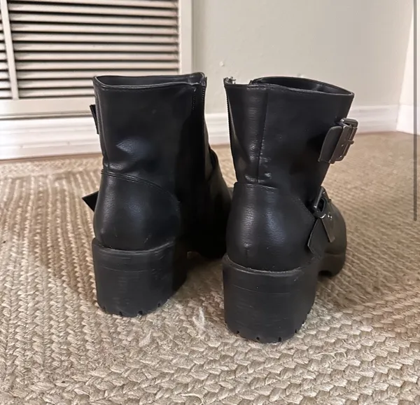 Black Boots - Image 2