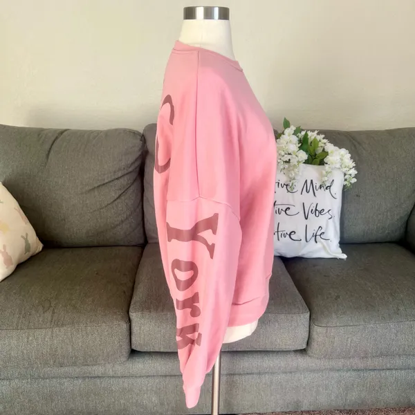 NYC Brooklyn Pink Graphic Sweatshirt Size undefined - Image 7