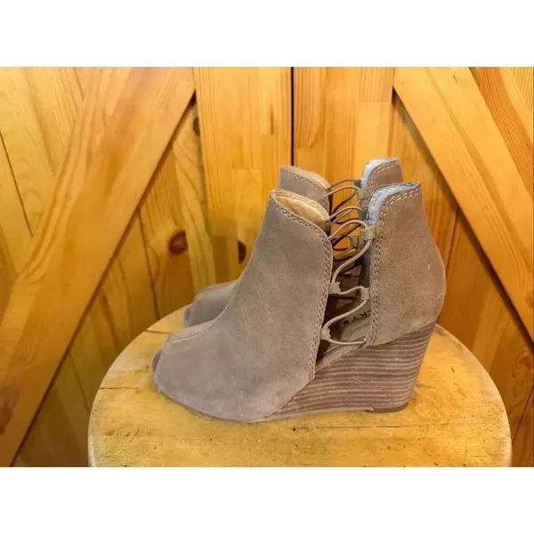 Lucky Brand Reevas peep-toe suede wedge ankle booties brown 6.5M - Image 3